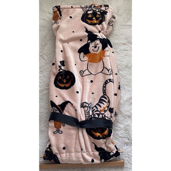 Disney Winnie The Pooh Tigger Piglet Halloween Pink Throw Blanket 60” X 70” NEW - Picture 14 of 16